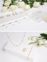 Jewellery: Davina Combe